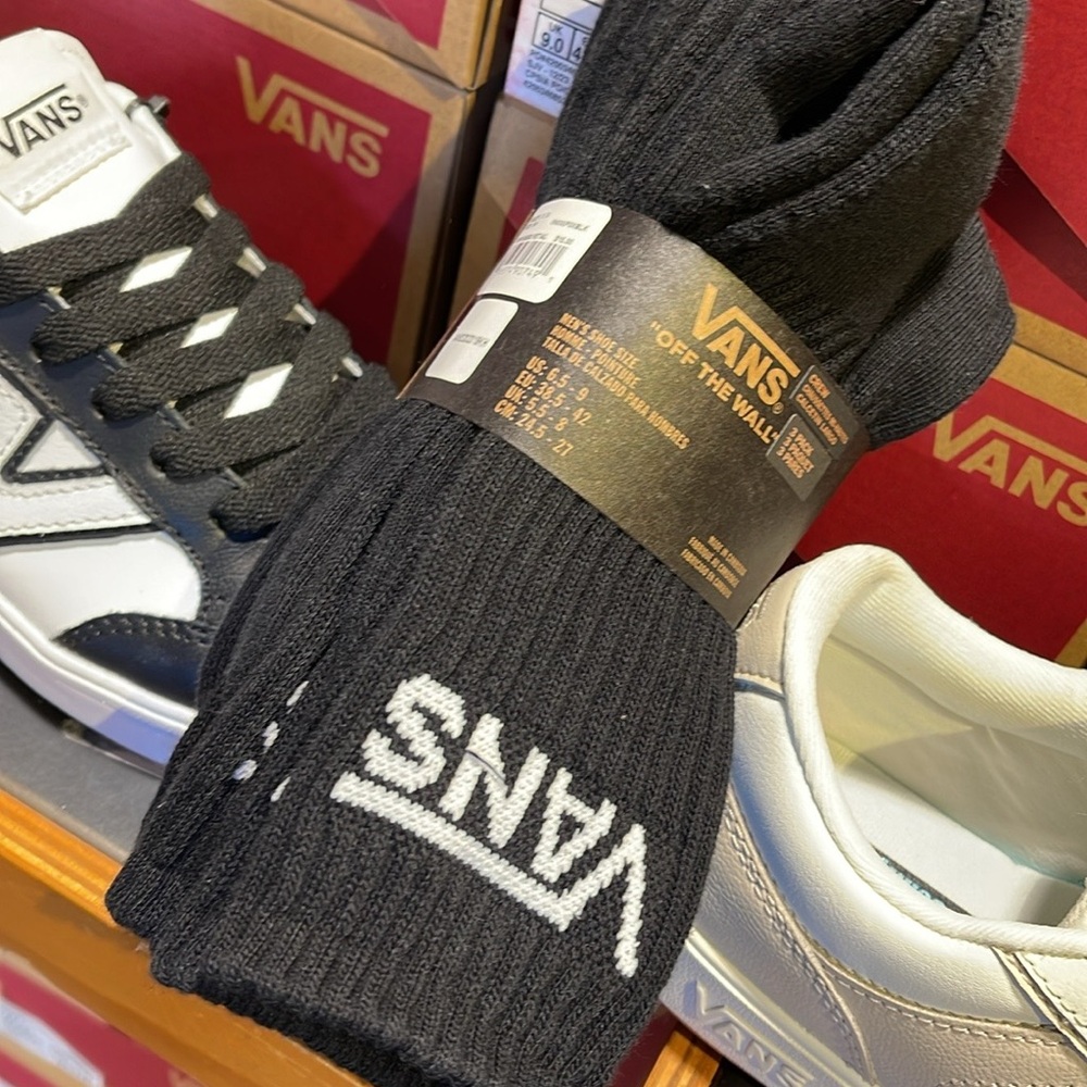 Vans Socks 3 pairs set CREW VANS.
"OFF THE WALL" Black/White
NWT - Picture 14 of 16